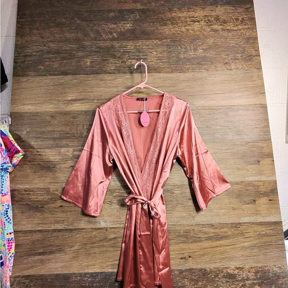 Adome Luxurious Pink Coral Satin Lace Robe - Picture 8 of 14